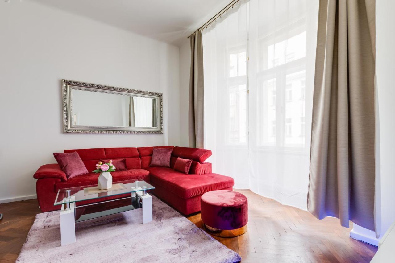 Luxury Riverside Apartments In The Center Of Praga Esterno foto