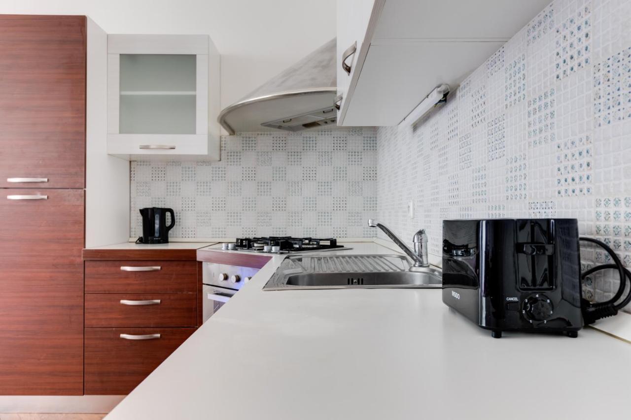 Luxury Riverside Apartments In The Center Of Praga Esterno foto