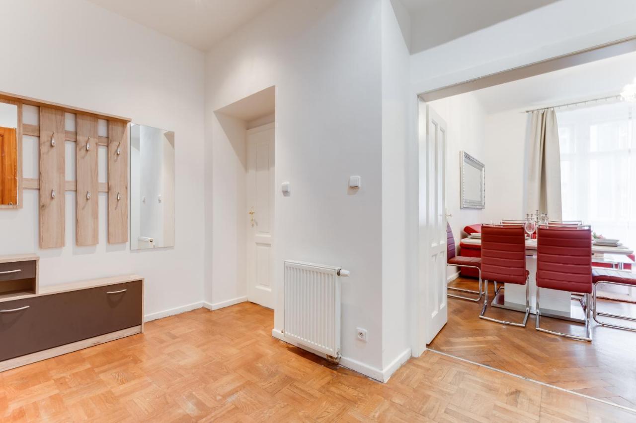 Luxury Riverside Apartments In The Center Of Praga Esterno foto