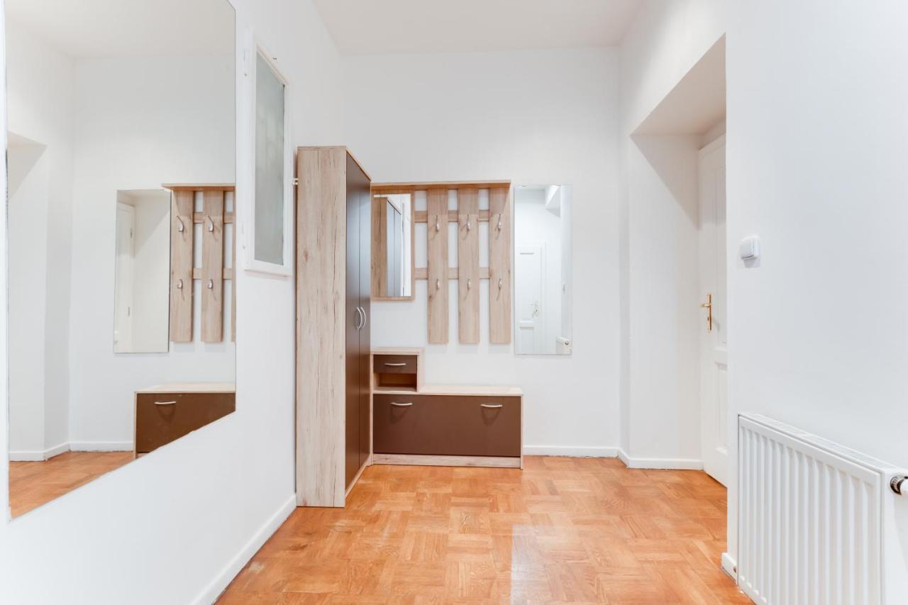 Luxury Riverside Apartments In The Center Of Praga Esterno foto