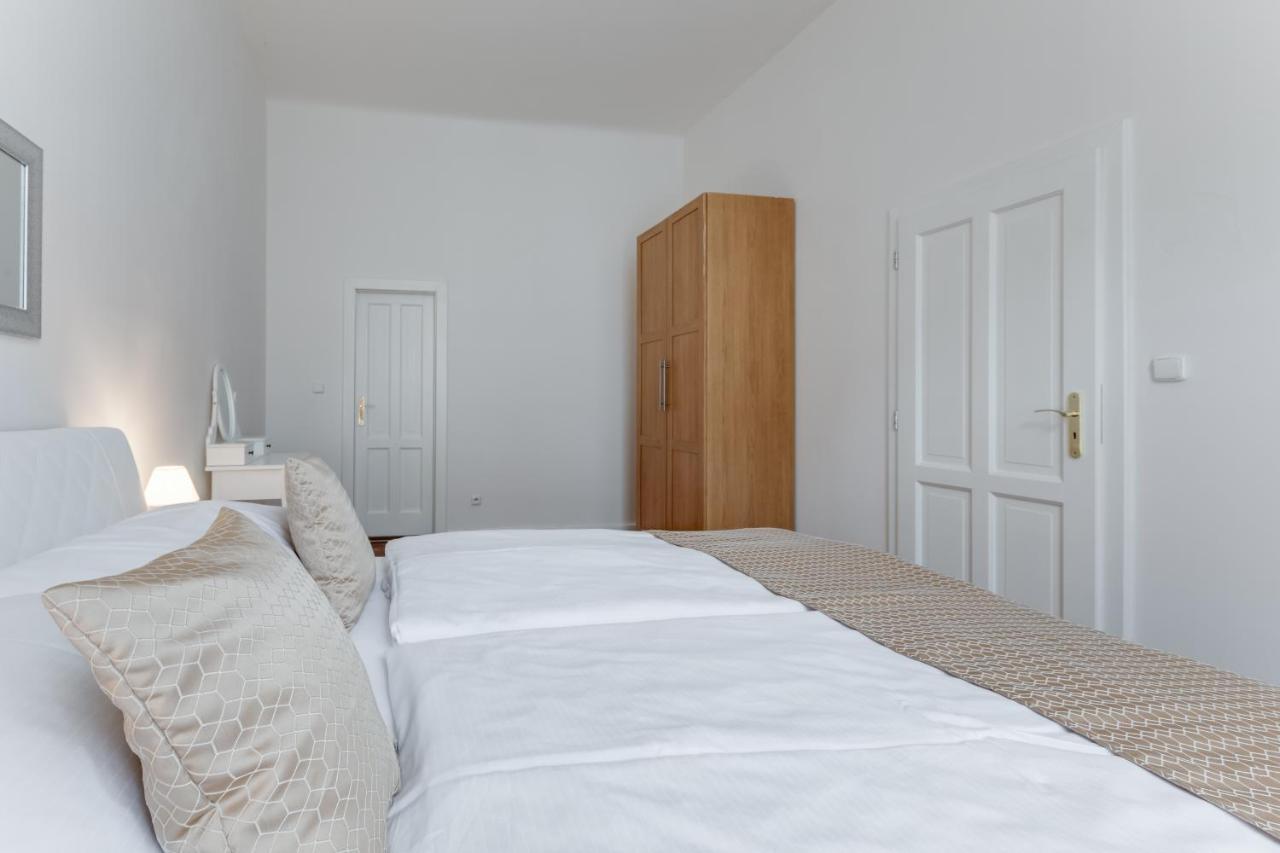 Luxury Riverside Apartments In The Center Of Praga Esterno foto