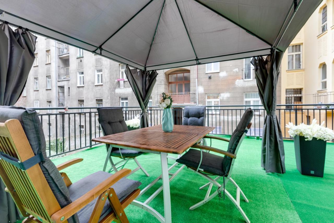 Luxury Riverside Apartments In The Center Of Praga Esterno foto