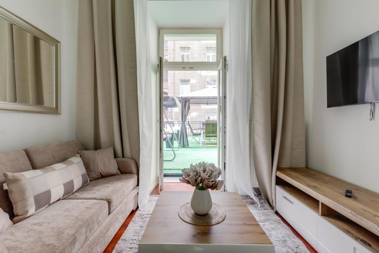 Luxury Riverside Apartments In The Center Of Praga Esterno foto