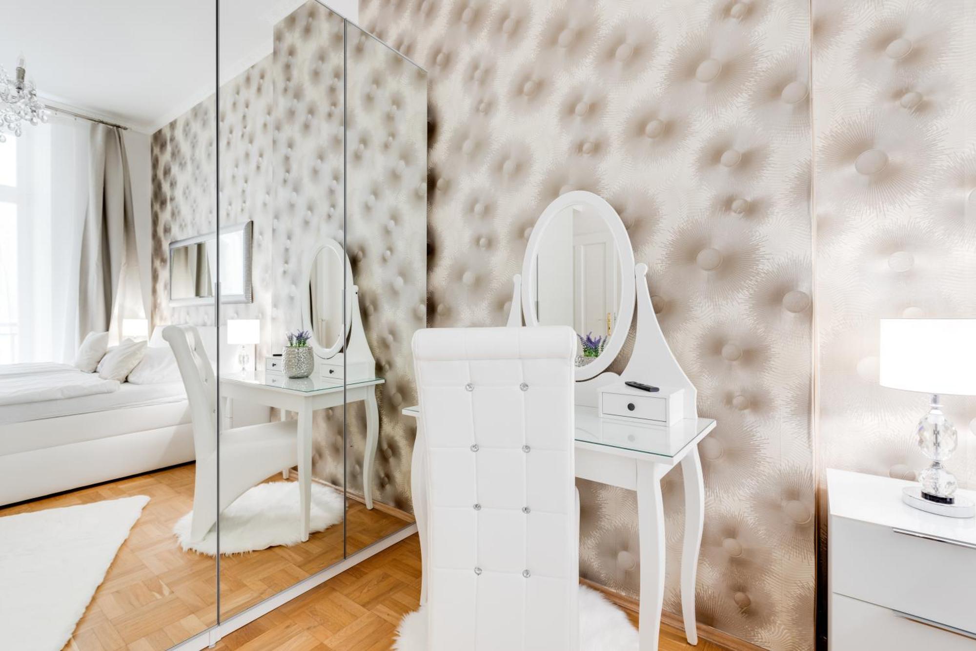 Luxury Riverside Apartments In The Center Of Praga Esterno foto