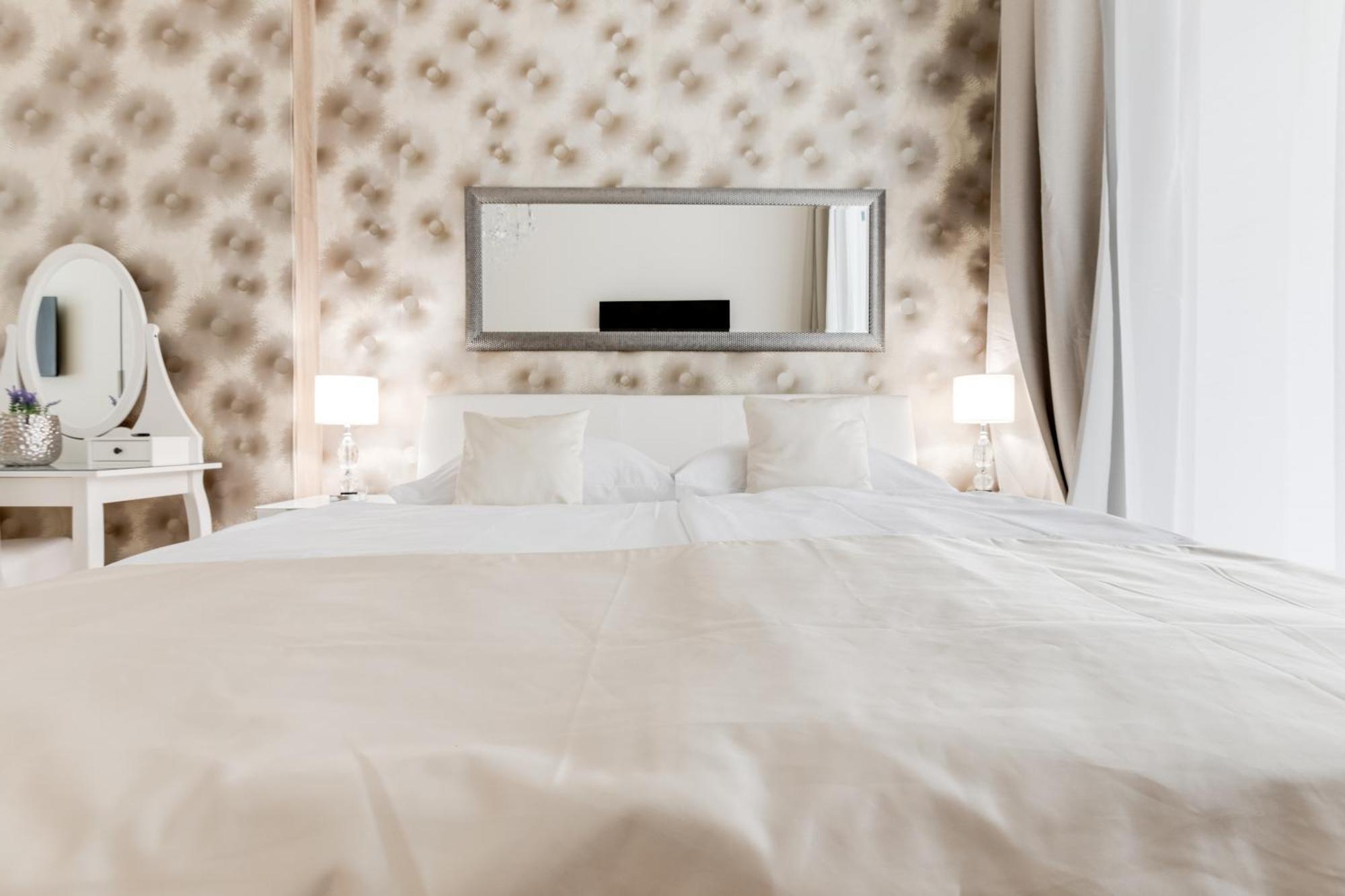 Luxury Riverside Apartments In The Center Of Praga Esterno foto