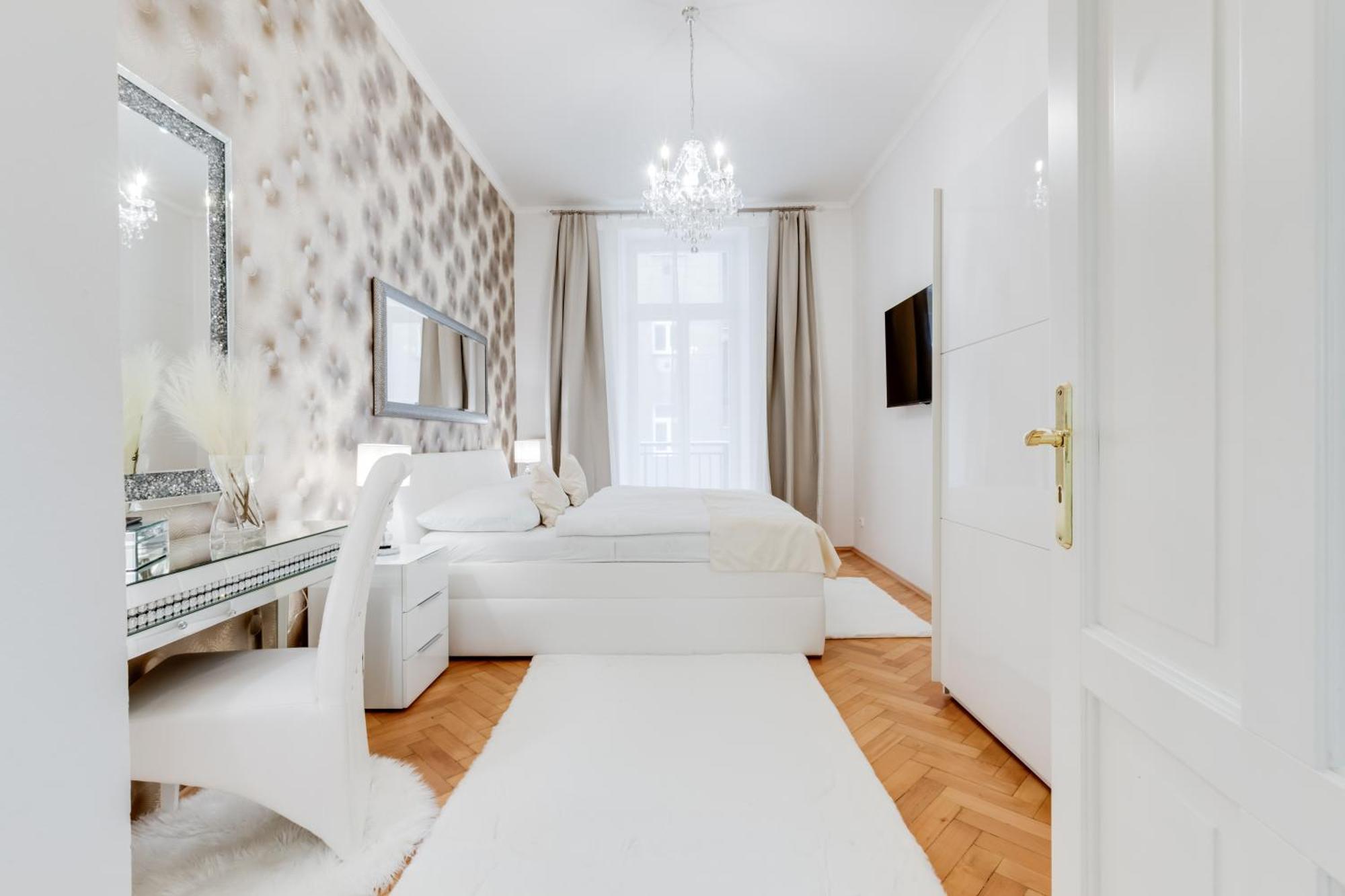 Luxury Riverside Apartments In The Center Of Praga Esterno foto